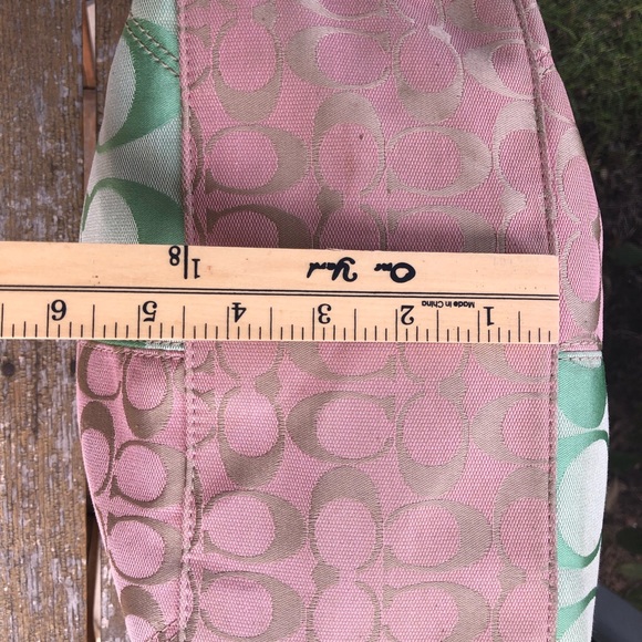 Beautiful Coach purse. Great for Spring and Summer. - Picture 8 of 14